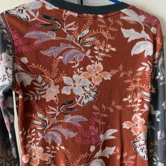 Sundance thermal size medium in red and blue beautiful print - Picture 2 of 4